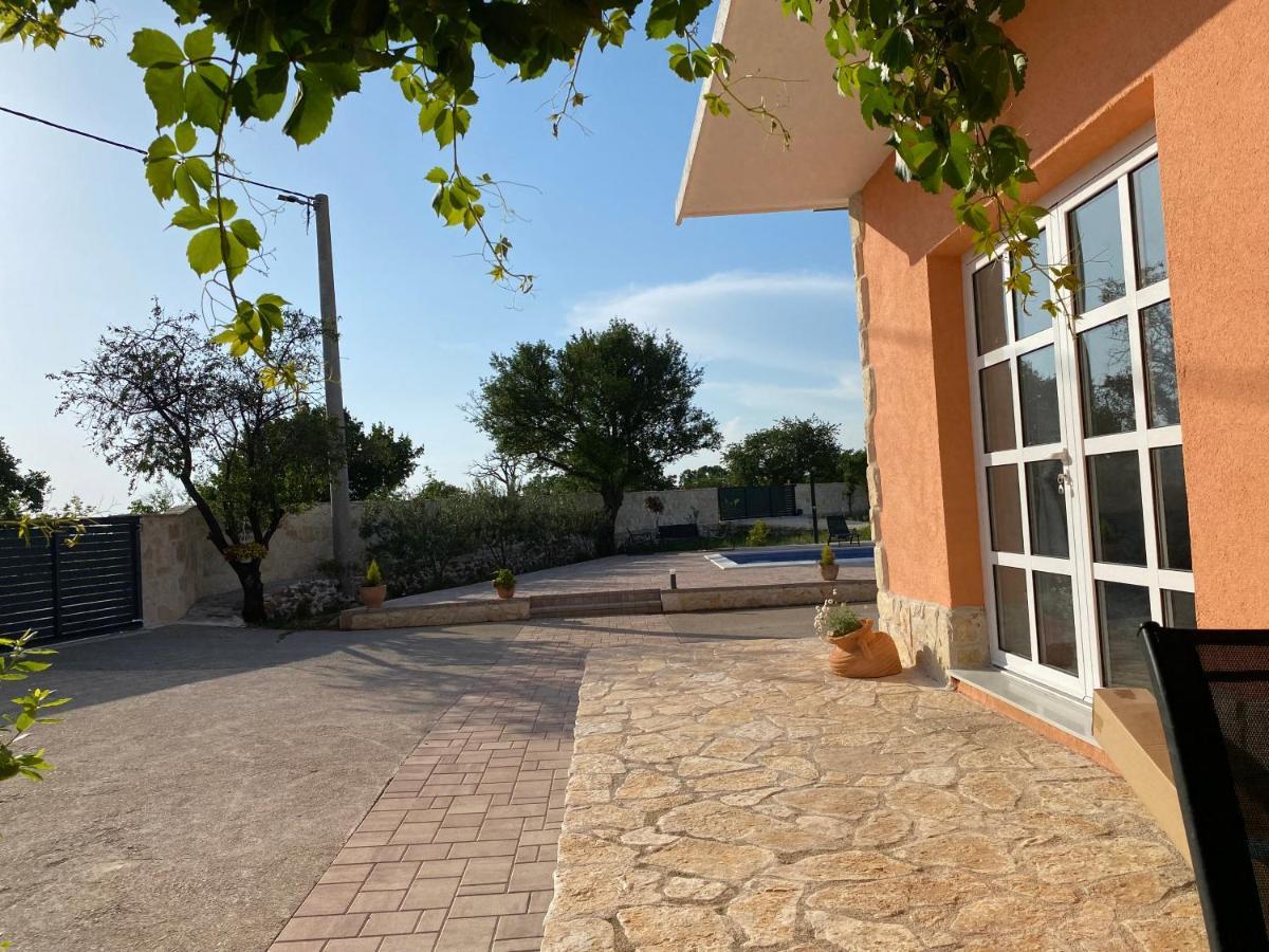 Iris Holiday Home Trbounje Bagian luar foto
