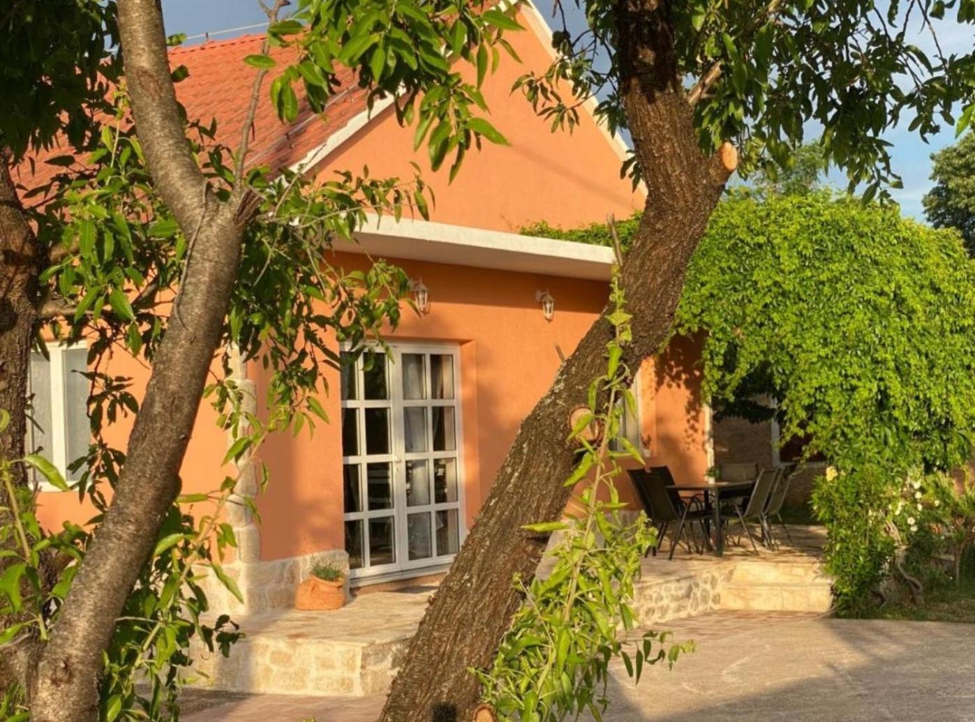 Iris Holiday Home Trbounje Bagian luar foto