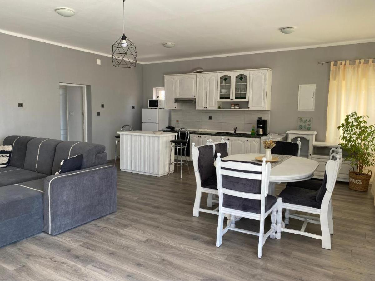 Iris Holiday Home Trbounje Bagian luar foto