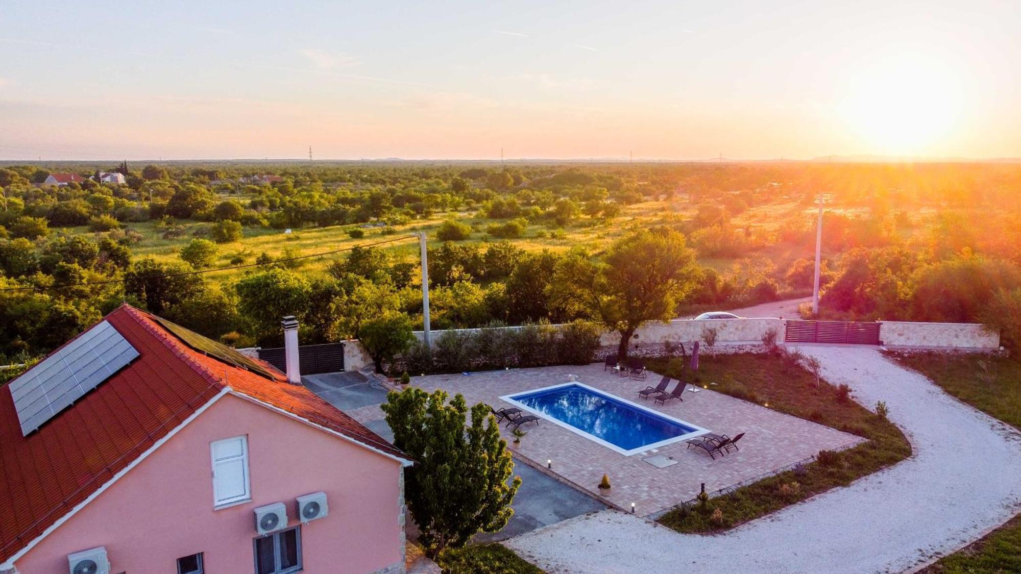 Iris Holiday Home Trbounje Bagian luar foto