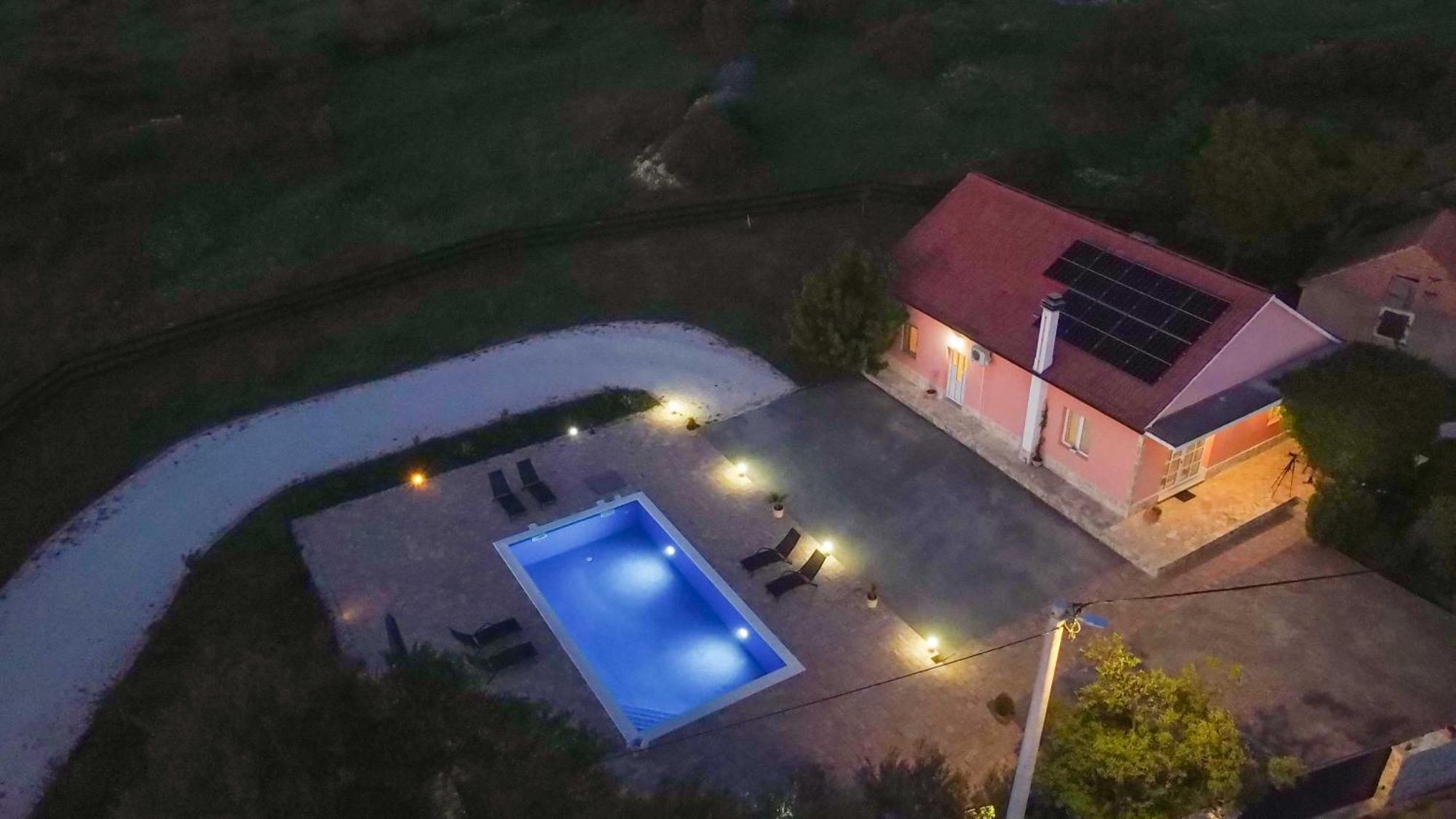 Iris Holiday Home Trbounje Bagian luar foto