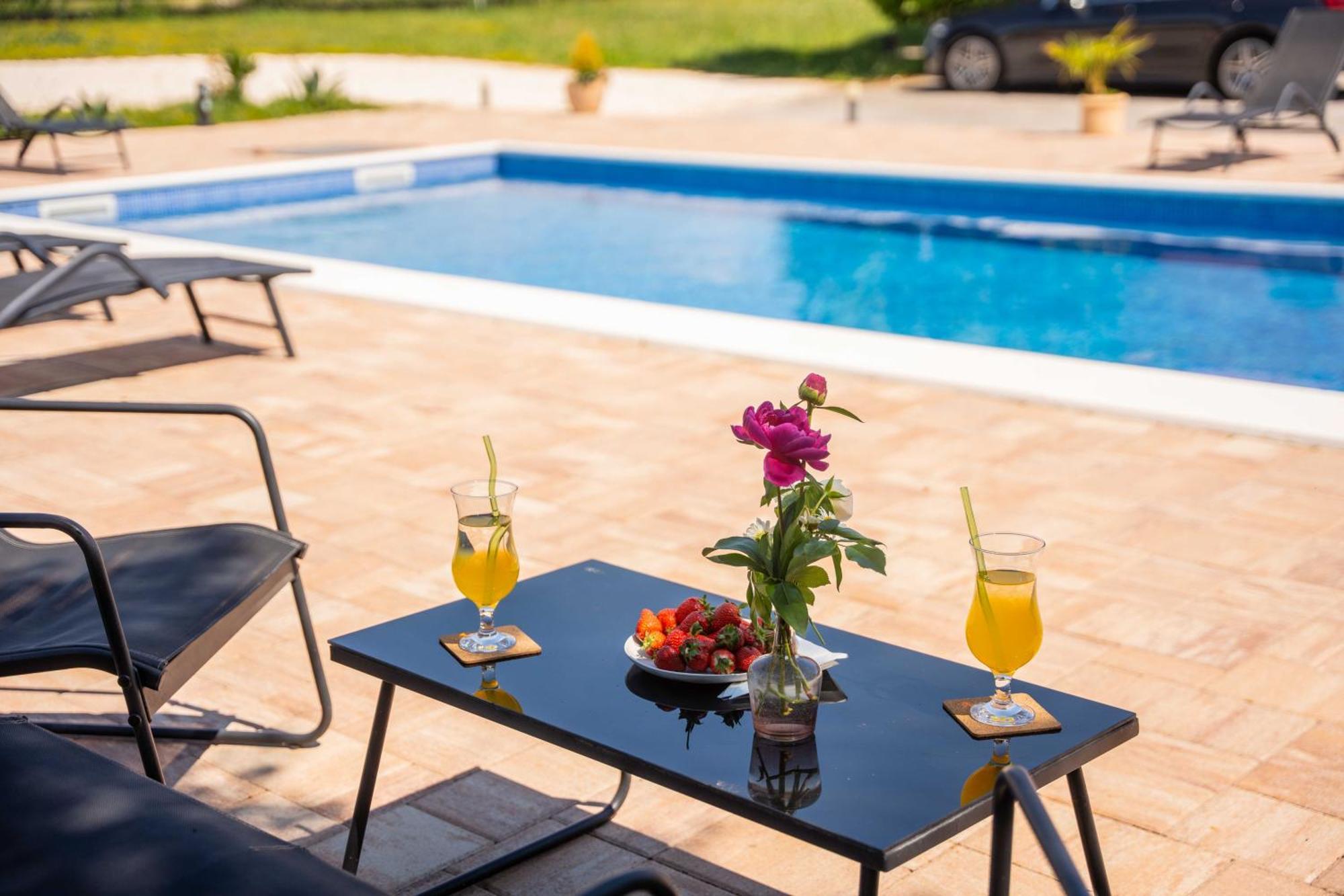 Iris Holiday Home Trbounje Bagian luar foto