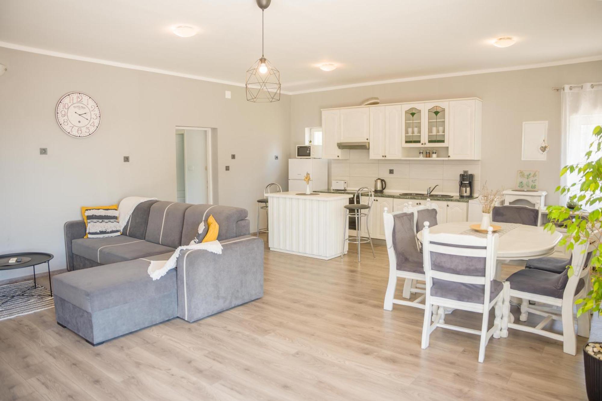 Iris Holiday Home Trbounje Bagian luar foto