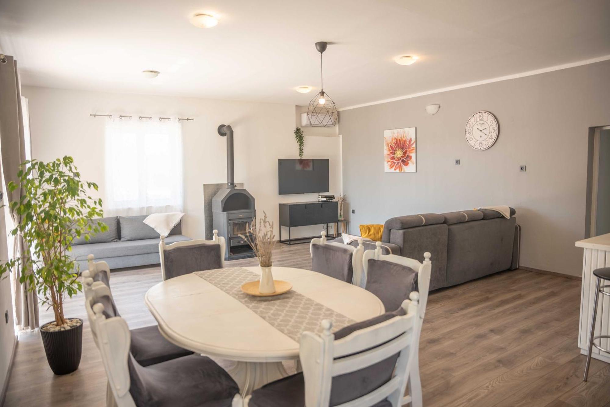 Iris Holiday Home Trbounje Bagian luar foto