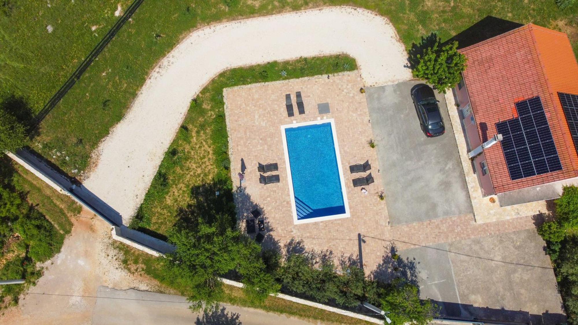 Iris Holiday Home Trbounje Bagian luar foto