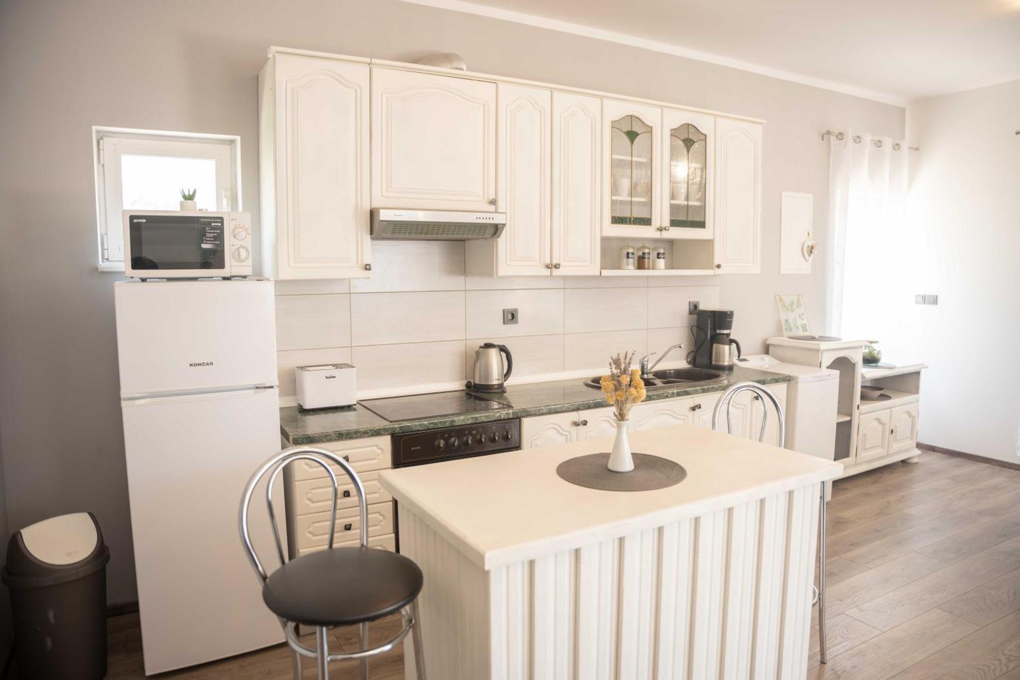Iris Holiday Home Trbounje Bagian luar foto